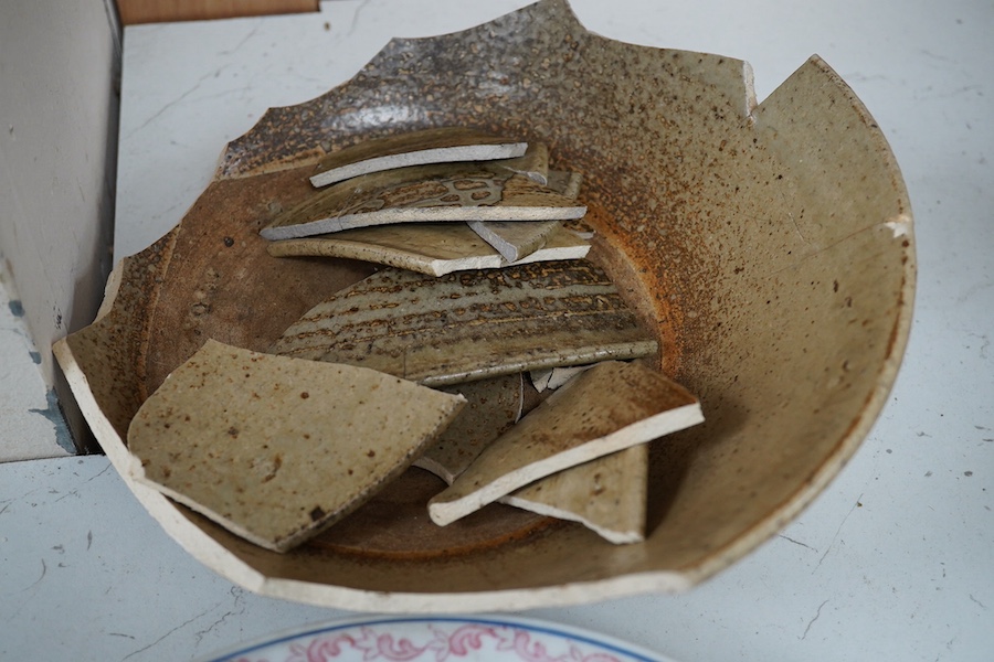 A quantity of various Chinese and Japanese dishes and plates, 18th century and later, largest plates 26cm diameter. Condition - varies